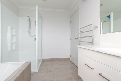 Photo of property in 35 Silicon Way, Fitzherbert, Palmerston North, 4410