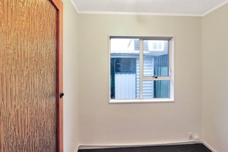 Photo of property in 24 Wagon Road, Stokes Valley, Lower Hutt, 5019
