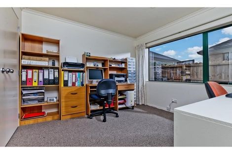Photo of property in 2/11 Roanoke Way, Albany, Auckland, 0632