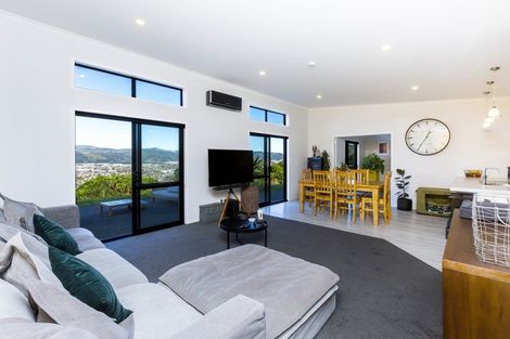 Photo of property in 51 Percy Kinsman Crescent, Riverstone Terraces, Upper Hutt, 5018