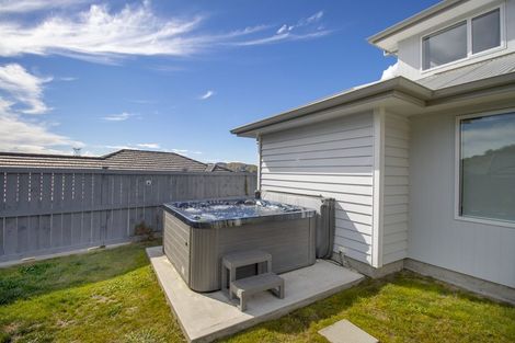 Photo of property in 16 Schooner Drive, Whitby, Porirua, 5024