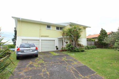 Photo of property in 40 Gill Avenue, Te Atatu Peninsula, Auckland, 0610