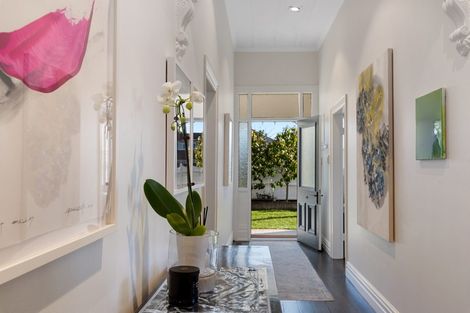 Photo of property in 2/70 Princes Street, Northcote Point, Auckland, 0627