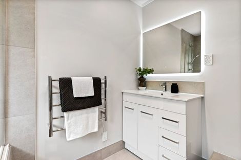 Photo of property in 2/17 Emirau Place, Glenfield, Auckland, 0629