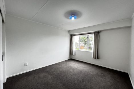 Photo of property in 1/15 Lambrown Drive, Totara Vale, Auckland, 0629