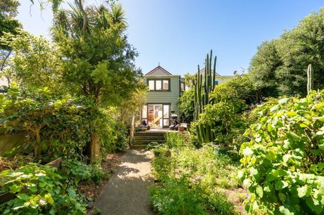 Photo of property in 19 Moir Street, Mount Victoria, Wellington, 6011