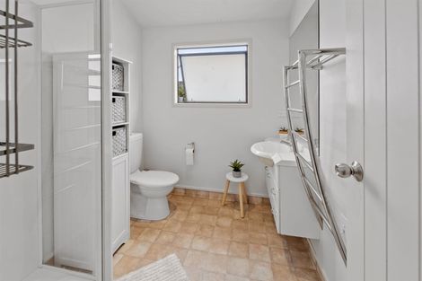 Photo of property in 52a D'oyly Drive, Stanmore Bay, Whangaparaoa, 0932