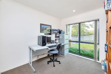 Photo of property in 19 San Pedro Place, Henderson, Auckland, 0612