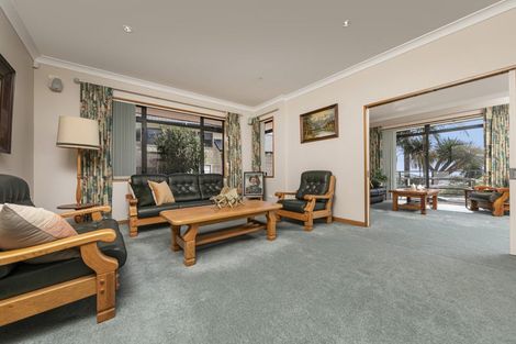 Photo of property in 10 Ashburn Close, Orewa, 0931