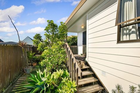 Photo of property in 1/14 Compass Place, Te Atatu Peninsula, Auckland, 0610