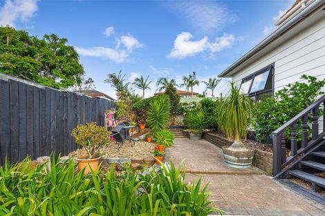 Photo of property in 1/18 Ashbourne Place, Glendene, Auckland, 0602