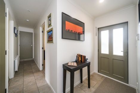 Photo of property in 63 Pacific Drive, Fitzherbert, Palmerston North, 4410