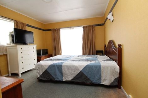 Photo of property in 1 North Street, Mokau, 4376