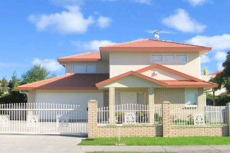 Photo of property in 48 Roy Maloney Drive, Henderson, Auckland, 0612