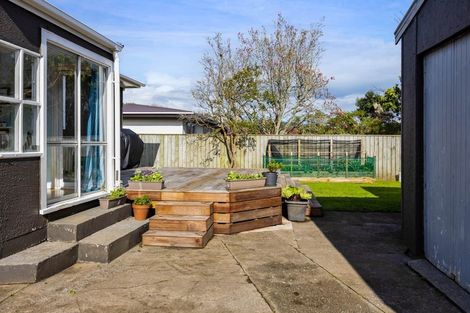 Photo of property in 464 South Road, Omata, New Plymouth, 4374