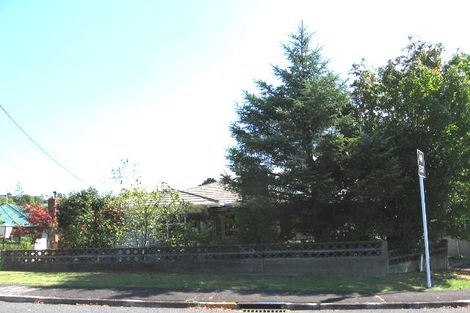 Photo of property in 1 Springside Place, New Lynn, Auckland, 0600