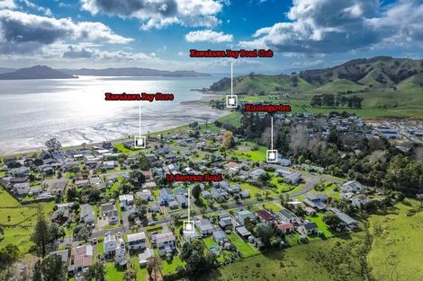 Photo of property in 18 Bertram Road, Kawakawa Bay, 2585