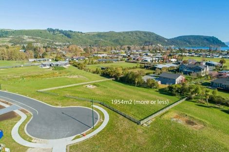 Photo of property in 7 Pukatea Lane, Kinloch, Taupo, 3377