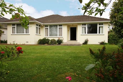 Photo of property in 8 Winston Avenue, Hokowhitu, Palmerston North, 4410