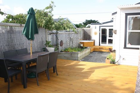 Photo of property in 27 Rauparaha Street, Waikanae Beach, Waikanae, 5036