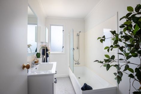 Photo of property in 251 Huatoki Street, Upper Vogeltown, New Plymouth, 4310