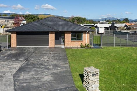 Photo of property in 7 Pohatu Lane, Otaki, 5512