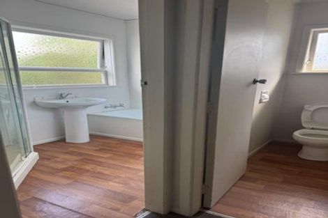 Photo of property in 5 Barker Rise, Northcross, Auckland, 0632