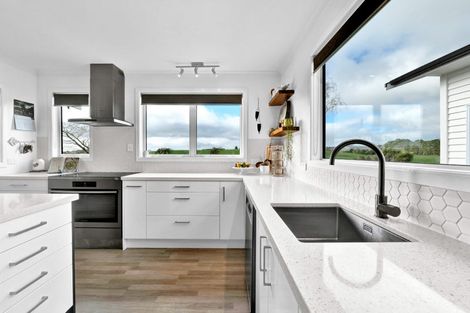 Photo of property in 71 Hursthouse Road, Tarurutangi, New Plymouth, 4372