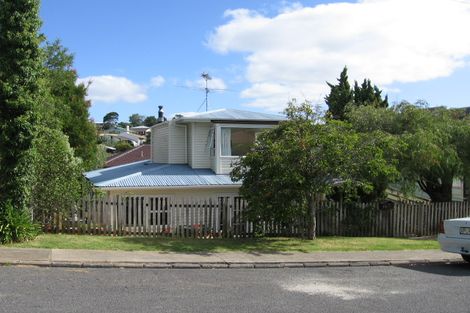 Photo of property in 11 Bevyn Street, Castor Bay, Auckland, 0620