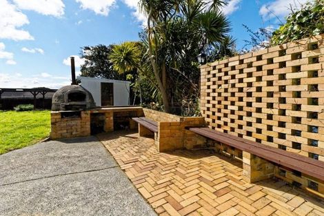 Photo of property in 4204a Great North Road, Glendene, Auckland, 0602