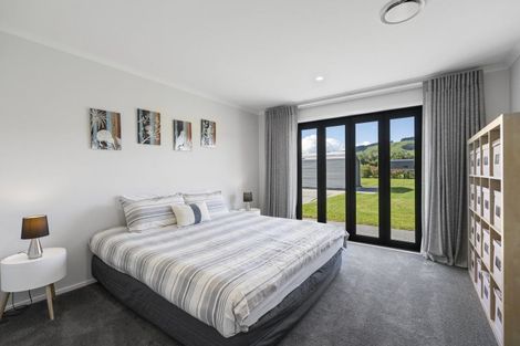 Photo of property in 1 Ribbonwood Lane, Kinloch, Taupo, 3377