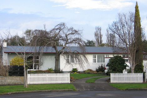 Photo of property in 32 Mokau Place, Terrace End, Palmerston North, 4410