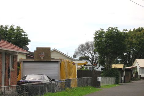 Photo of property in 9e Canal Road, Avondale, Auckland, 1026