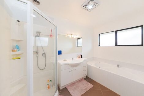 Photo of property in 2 Fernlea Avenue, Kelvin Grove, Palmerston North, 4414