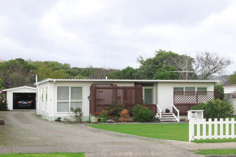 Photo of property in 4 Rimu Street, Waikanae, 5036