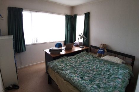 Photo of property in 18 Tupaki Place, Pakuranga Heights, Auckland, 2010