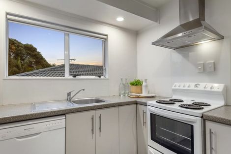 Photo of property in 2/8 Selwyn Crescent, Forrest Hill, Auckland, 0620