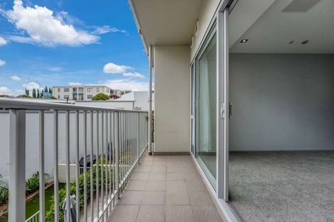 Photo of property in Shoal Haven Apartments, 203c/130 Anzac Street, Takapuna, Auckland, 0622