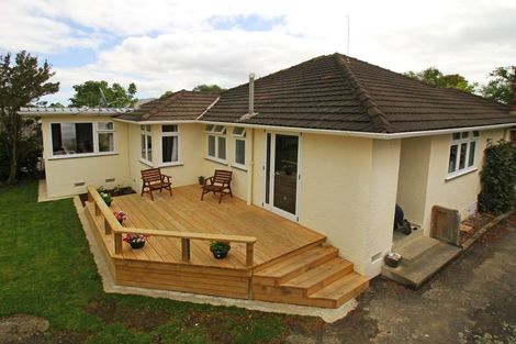 Photo of property in 8 Winston Avenue, Hokowhitu, Palmerston North, 4410