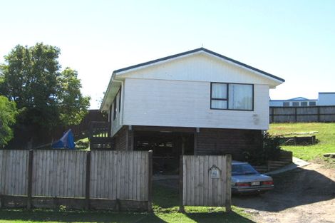 Photo of property in 70 Oreil Avenue, West Harbour, Auckland, 0618