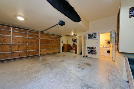 Photo of property in 11e Longfellow Parade, Glen Eden, Auckland, 0604