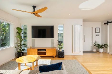 Photo of property in 11 Westbourne Road, Murrays Bay, Auckland, 0630