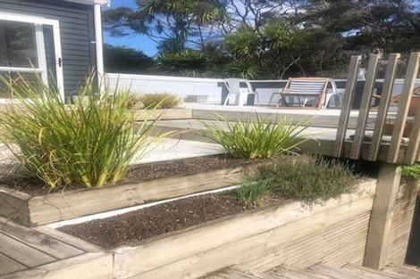 Photo of property in 17 Wernham Place, Northcote, Auckland, 0626