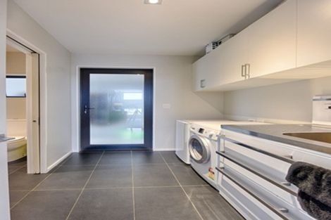 Photo of property in 92 Sinclair Road, Browns, Winton, 9782