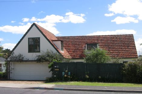 Photo of property in 2/4 Aberdeen Road, Campbells Bay, Auckland, 0620