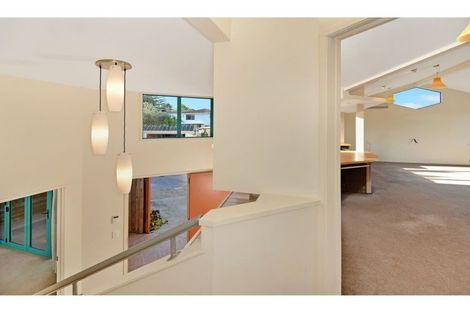 Photo of property in 2/23 Barker Rise, Northcross, Auckland, 0632