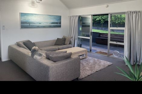 Photo of property in 2/41 Ravenwood Drive, Forrest Hill, Auckland, 0620