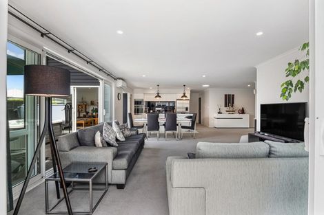 Photo of property in 11 Fred White Drive, Kumeu, 0810