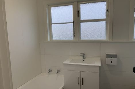 Photo of property in 15 Queenwood Road, Levin, 5510