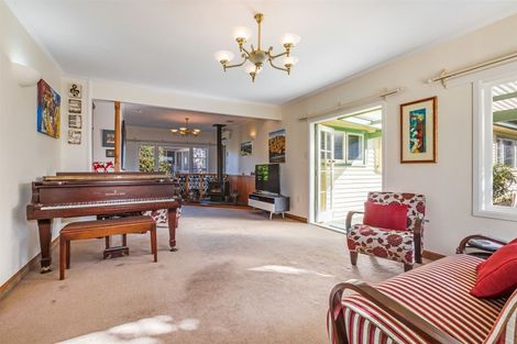 Photo of property in 323 Main Road, Tawa, Wellington, 5028